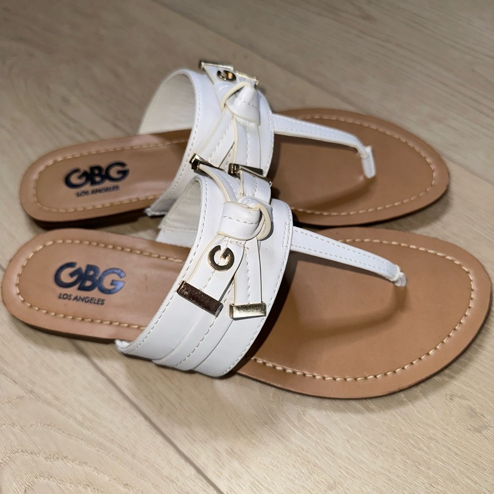 GBG Los Angeles by Guess White Sandals 7.5, Brand New